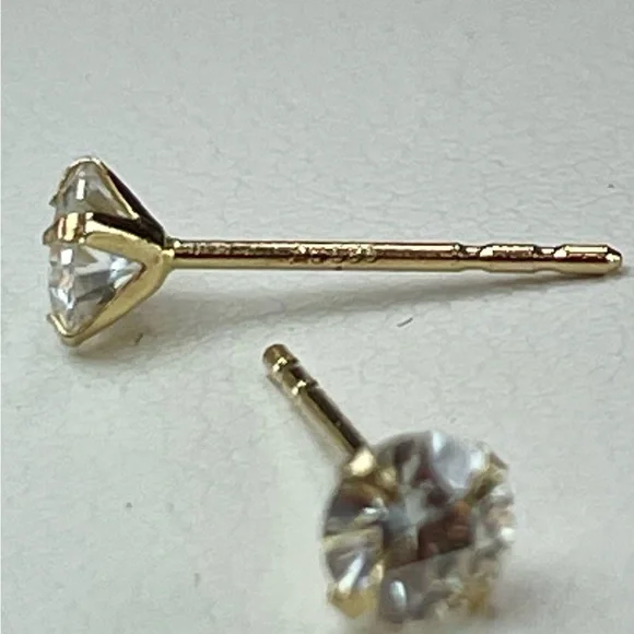 1/2ct 14K Solid YELLOW Gold Diamond studs earrings. Yellow Gold - Picture 14 of 16